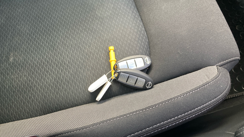 Nissan Qashqai 1.3 DiG-T 160 [157] N-Connecta 5dr DCT Glass Roof Petrol Hatchback